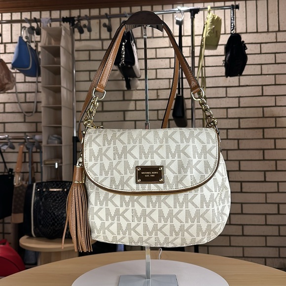 💥$3 - NQ812 - MK - Picture 2 of 8